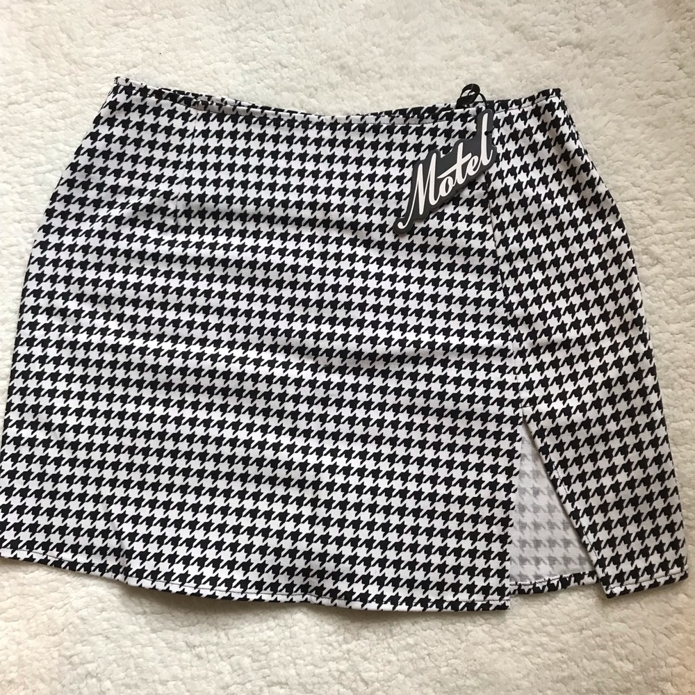Motel Houndstooth Skirt